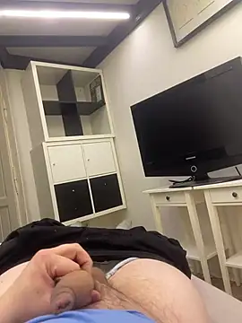 fekedaniel1999 online show from April 13, 2026, 8:57 pm