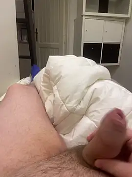 fekedaniel1999 online show from April 14, 2026, 10:59 pm