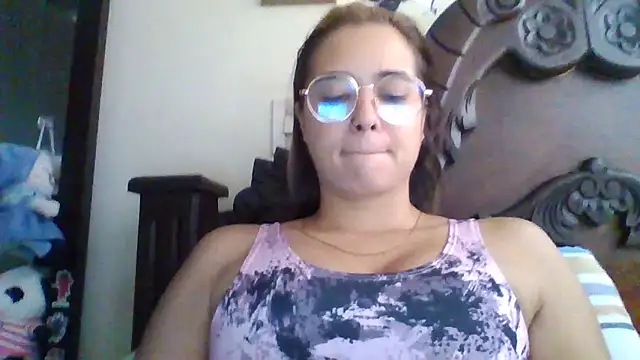 trianabell online show from October 11, 2025, 1:23 pm