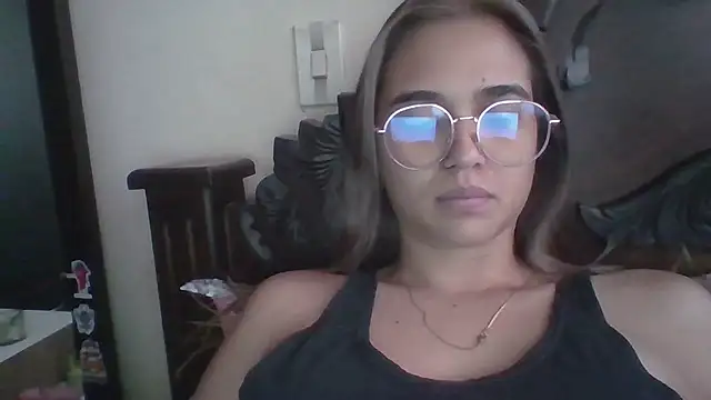 trianabell online show from January 9, 2026, 4:03 pm