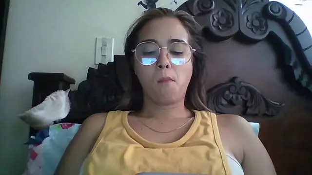 trianabell online show from October 28, 2025, 3:55 pm