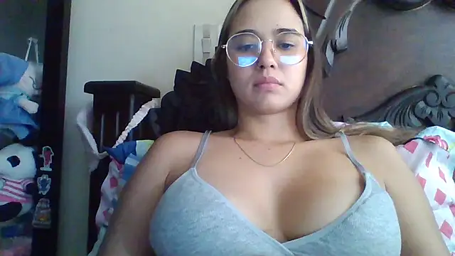 trianabell online show from October 17, 2025, 5:37 pm