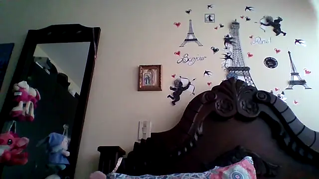 trianabell online show from October 4, 2025, 4:52 pm