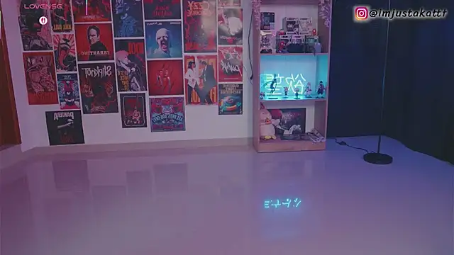 sensualkattt online show from October 25, 2025, 1:12 pm