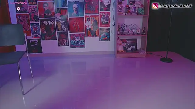 sensualkattt online show from October 29, 2025, 1:10 pm