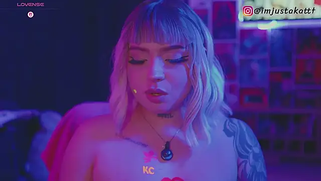 sensualkattt online show from May 15, 2026, 11:03 pm