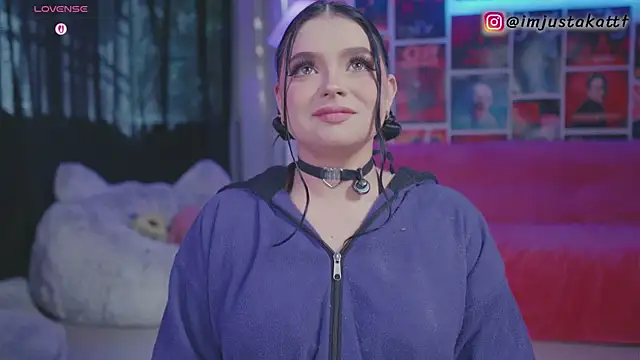 sensualkattt online show from March 16, 2026, 2:21 pm