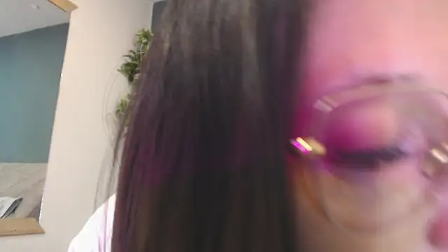 SharisWillian online show from November 12, 2025, 3:43 am