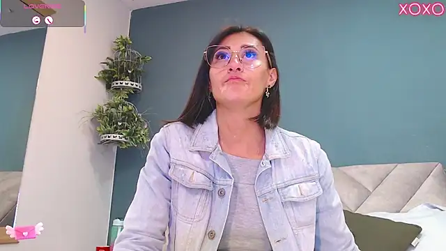 SharisWillian online show from October 25, 2025, 3:49 am