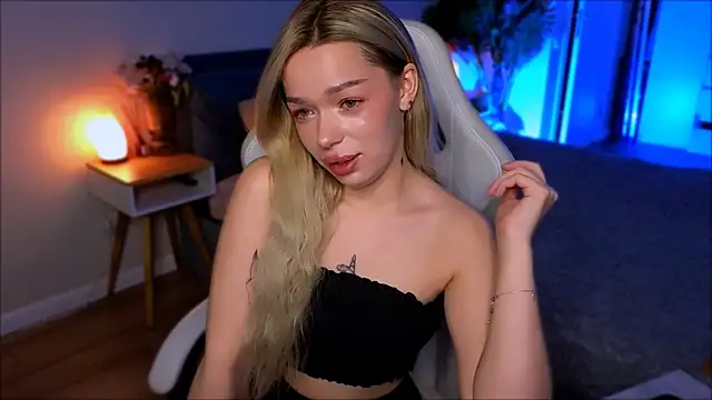 Lily Yin online show from February 15, 2026, 5:41 am