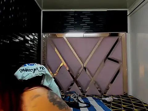 DaianaLutz online show from November 5, 2025, 1:36 pm