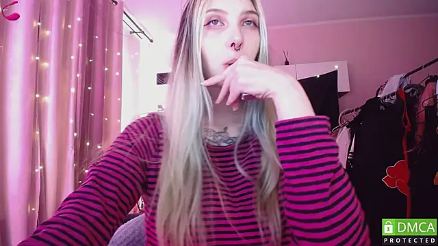 JustMeowGirl online show from May 16, 2026, 6:56 am