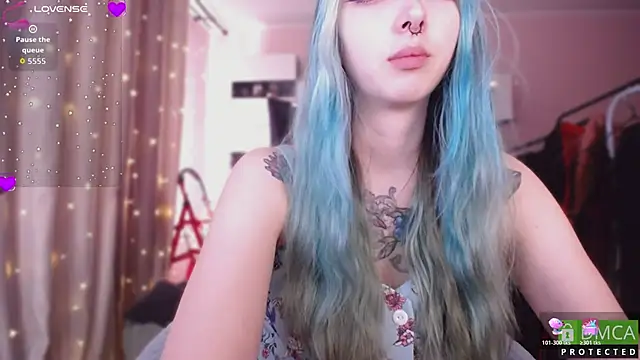 JustMeowGirl online show from April 5, 2026, 5:36 am