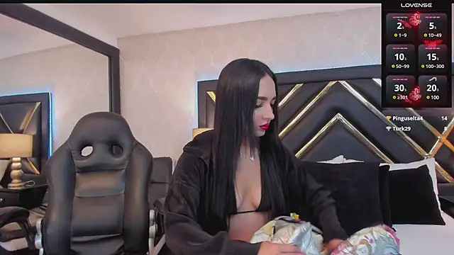 Snapshot of MiaSweeths chatting on January 25, 2025, 12:05 pm MiaSweeths online show from January 25, 2025, 12:05 pm