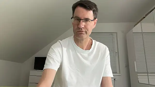 Snapshot of zxzx_cam1 chatting on February 13, 2026, 4:40 pm zxzx cam1 online show from February 13, 2026, 4:40 pm