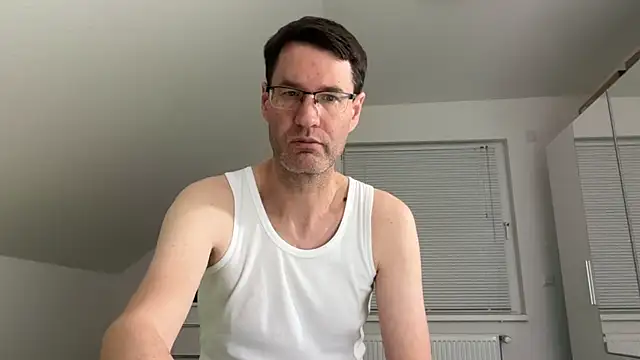 Snapshot of zxzx_cam1 chatting on February 15, 2026, 6:18 pm zxzx cam1 online show from February 15, 2026, 6:18 pm