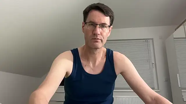 Snapshot of zxzx_cam1 chatting on March 3, 2026, 6:37 pm zxzx cam1 online show from March 3, 2026, 6:37 pm