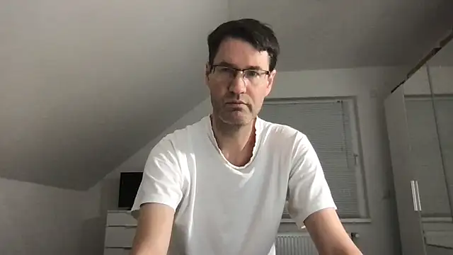Snapshot of zxzx_cam1 chatting on January 19, 2025, 3:53 pm zxzx cam1 online show from January 19, 2025, 3:53 pm