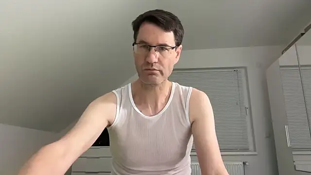 Snapshot of zxzx_cam1 chatting on February 28, 2026, 3:33 pm zxzx cam1 online show from February 28, 2026, 3:33 pm