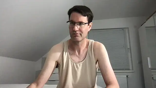 Snapshot of zxzx_cam1 chatting on September 9, 2025, 3:54 pm zxzx cam1 online show from September 9, 2025, 3:54 pm