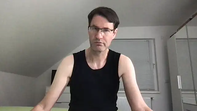 Snapshot of zxzx_cam1 chatting on October 5, 2025, 3:14 pm zxzx cam1 online show from October 5, 2025, 3:14 pm