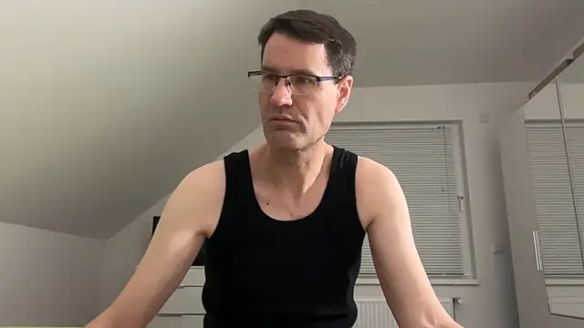 Snapshot of zxzx_cam1 chatting on February 20, 2026, 6:32 pm zxzx cam1 online show from February 20, 2026, 6:32 pm