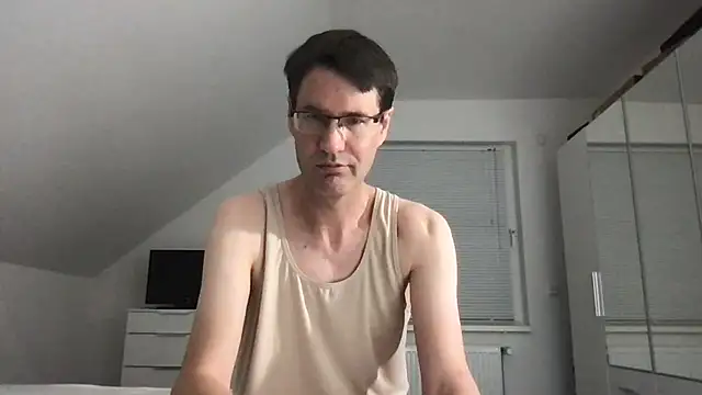 Snapshot of zxzx_cam1 chatting on September 10, 2025, 2:49 pm zxzx cam1 online show from September 10, 2025, 2:49 pm