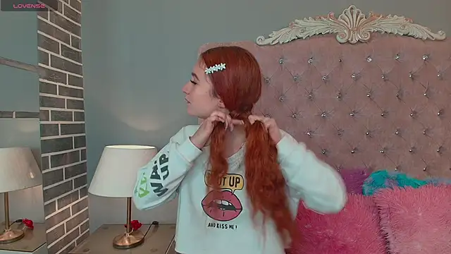 AdelaineBest online show from September 24, 2025, 4:41 am