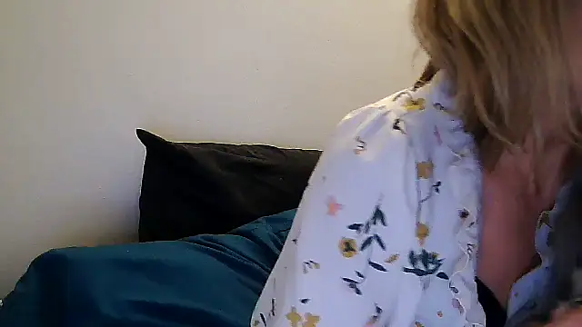 Snapshot of anechka1 chatting on January 6, 2026, 1:53 am anechka1 online show from January 6, 2026, 1:53 am