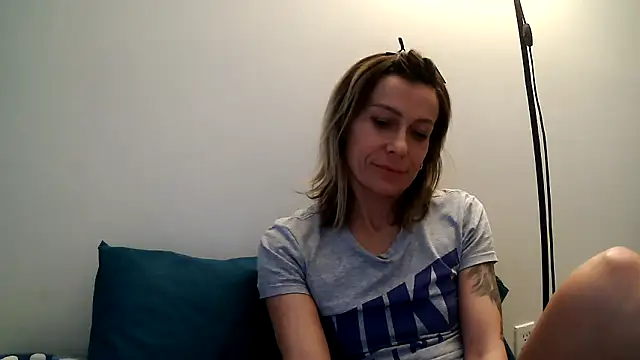 anechka1 online show from May 13, 2026, 11:34 pm
