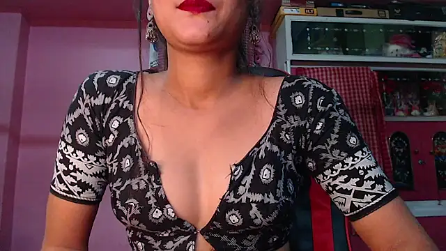 Angel Alison  online show from December 18, 2024, 6:25 pm