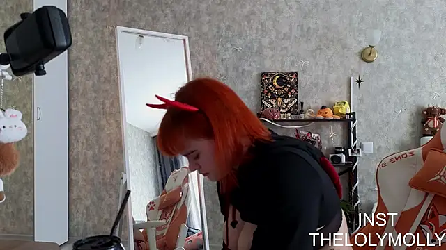 LolyMolli online show from June 19, 2026, 10:43 am