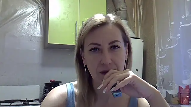 Snapshot of AshleyXHoney chatting on December 2, 2024, 5:32 am AshleyXHoney online show from December 2, 2024, 5:32 am