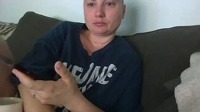 MilfyMrsRobinson online show from June 1, 2026, 1:44 pm