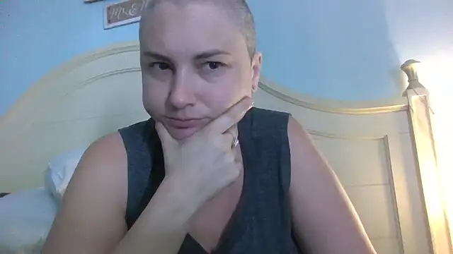 MilfyMrsRobinson online show from June 3, 2026, 2:33 pm
