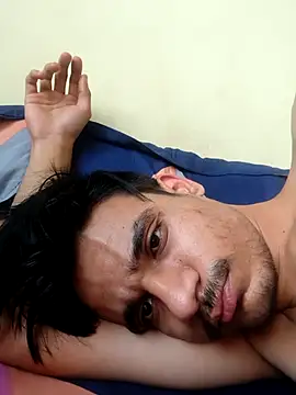 yashzae online show from November 8, 2025, 11:47 am