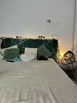 KimArts online show from October 28, 2025, 9:03 pm