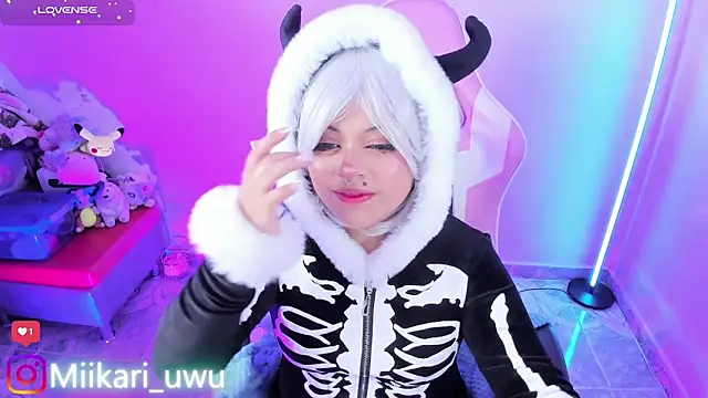 Ahri Elderwood online show from November 28, 2025, 3:50 am