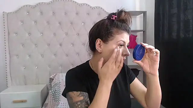 Abril Squirt online show from March 15, 2026, 6:37 pm