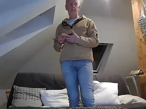 maxmueller321 online show from March 3, 2026, 6:15 pm