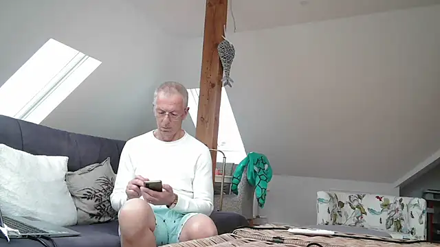 maxmueller321 online show from March 29, 2026, 1:24 pm