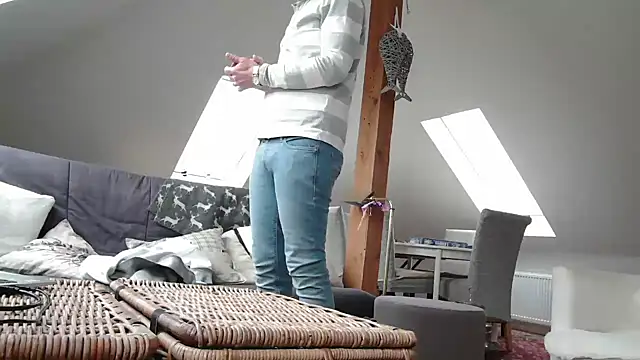 maxmueller321 online show from April 19, 2026, 8:04 am