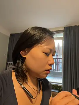 Snapshot of Eliza-E chatting on July 25, 2026, 10:38 pm Eliza-E online show from July 25, 2026, 10:38 pm