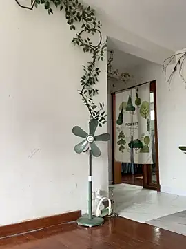 Eliza-E online show from March 24, 2026, 2:33 am