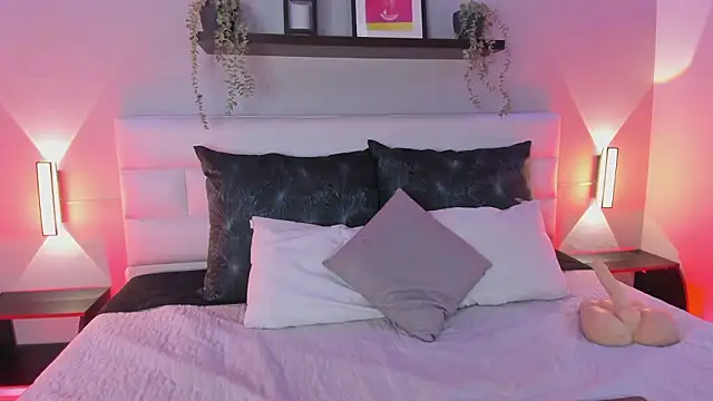 sofi bakerr online show from March 12, 2026, 7:07 pm