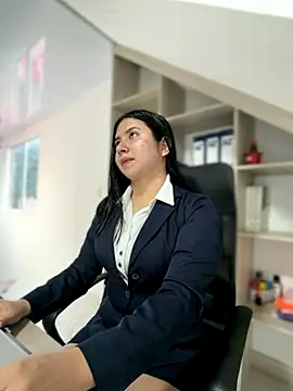 VAL PRINCESS online show from November 10, 2025, 9:09 pm