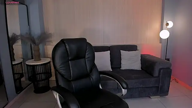 Snapshot of HannaConnor_ chatting on October 7, 2025, 11:44 am HannaConnor online show from October 7, 2025, 11:44 am