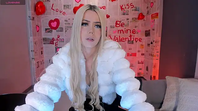 HannaConnor  online show from February 13, 2026, 8:53 pm