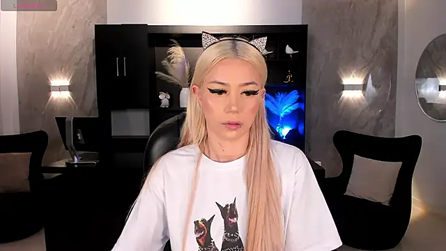 Snapshot of HannaConnor_ chatting on November 4, 2025, 8:34 pm HannaConnor online show from November 4, 2025, 8:34 pm