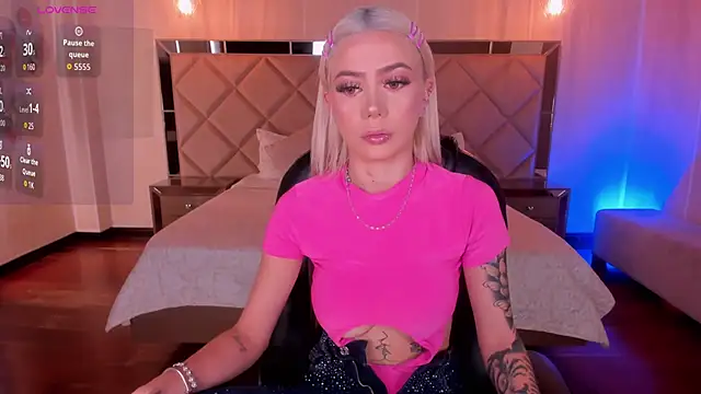 Snapshot of HannaConnor_ chatting on October 31, 2025, 8:27 pm HannaConnor online show from October 31, 2025, 8:27 pm